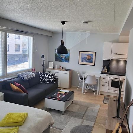 רובניימי Cozy Studio In The City Center מראה חיצוני תמונה
