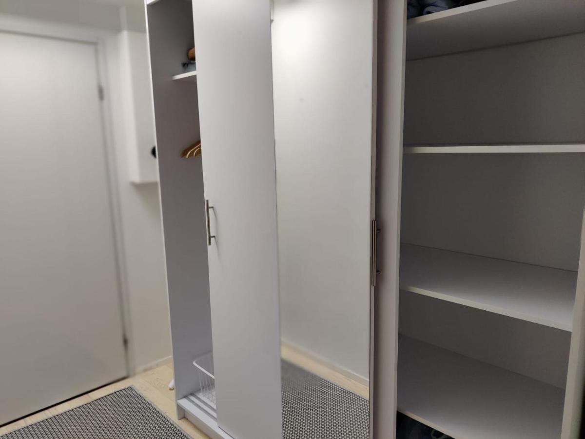 רובניימי Cozy Studio In The City Center מראה חיצוני תמונה